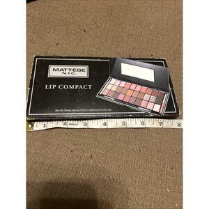Matters N.Y.C. Lip Compact Large Palette Includes Brush Applicators & Lip liners
